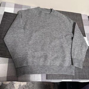 Light Grey crew neck sweater (wool blend?) mens XL (fits like M or L)